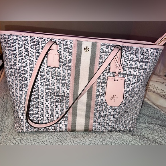 Tory Burch Handbags - Tory Burch Gemini Link Tote Bag Pink